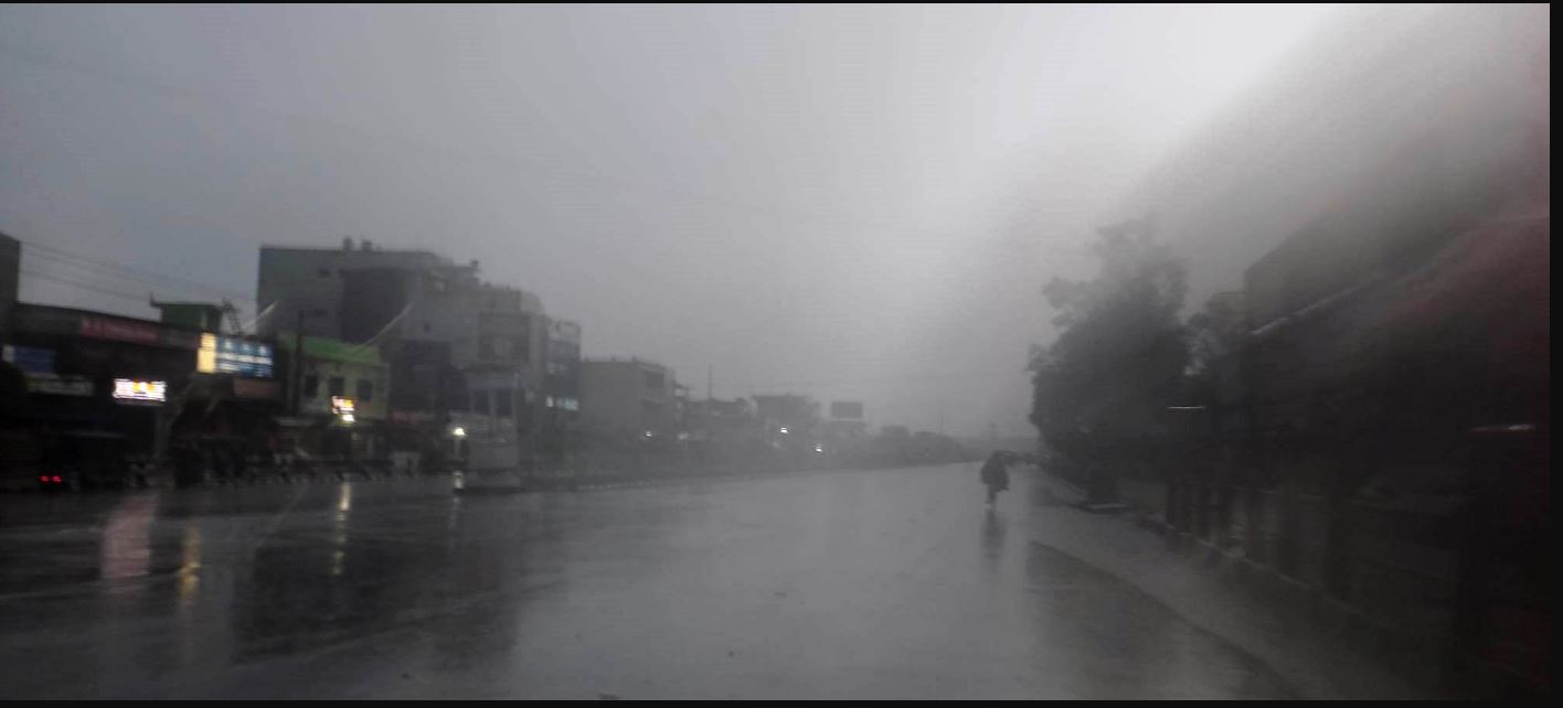 मौसम विभागको चेतावनी: काठमाडौँसहित २० जिल्लामा भारी वर्षाको रेड अलर्ट