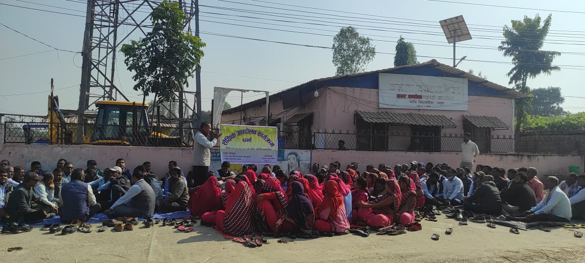 तलब नपाएको भन्दै कमला नगरपालिकाका शिक्षकहरूले गरे सामुदायिक विद्यालय अनिश्चितकालीन बन्द